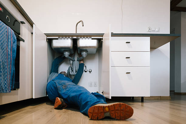 Professional Leak Detection technician working in Plainville, IL